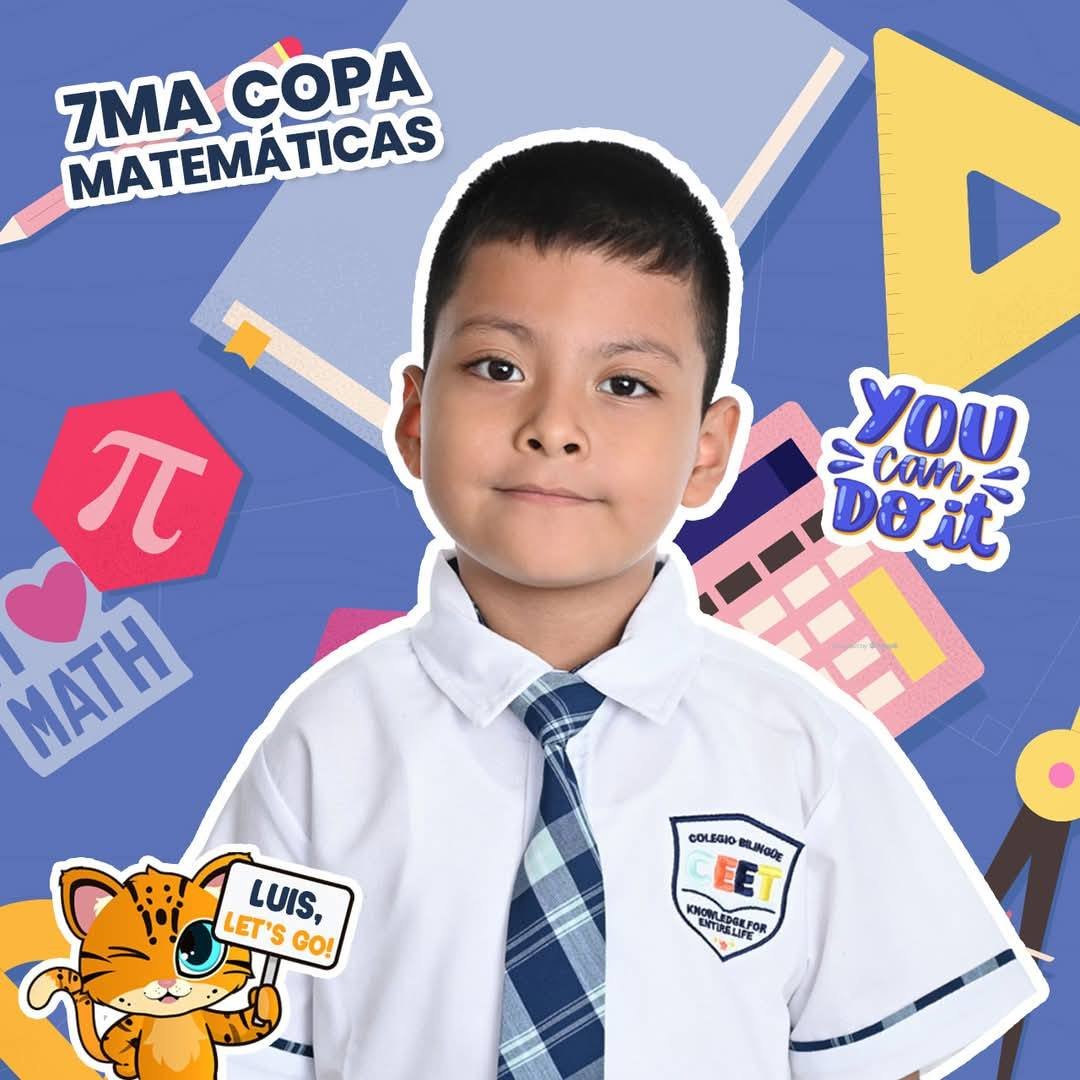Alumno ganador de la Copa de Matemáticas posando con orgullo.